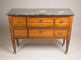 commode ancienne avec dessus en marbre et poignées en laiton