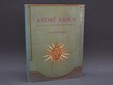 un vieux livre avec une étoile dorée sur la couverture