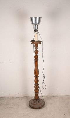 Lampadaire, le fut en bois tourné