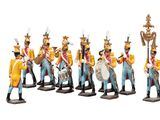Les petits soldats sont tous vêtus d'uniformes bleus et jaunes.