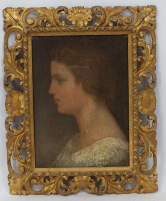portrait d'une femme en robe blanche dans un cadre doré