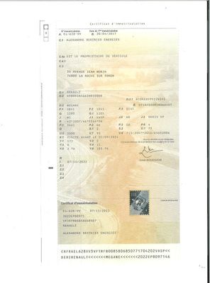 une image d'un document sur lequel figure la photo d'un homme