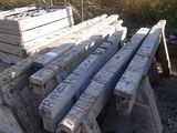 de nombreuses pièces de bois empilées les unes sur les autres