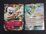 deux cartes pokemon posées l'une sur l'autre sur une table
