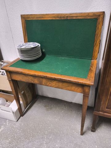 Table a jeux en bois de loupe, plateau à refixer