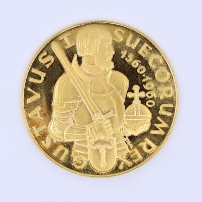 une pièce d'or sur laquelle figure l'image d'un homme tenant une épée