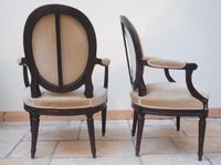 Suite de deux fauteuils cabriolet en bois mouluré, reposant … (photo 3)