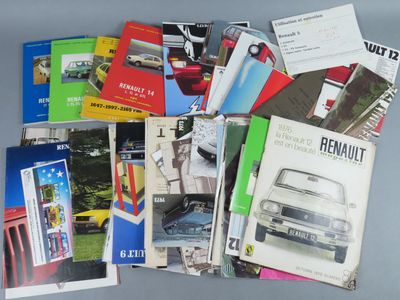 un grand nombre de livres posés sur une table