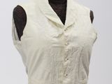 une photo d'une chemise blanche pour femme sur un mannequin