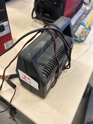 1 chargeur de batterie BRADEX BX60