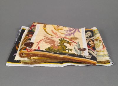 Lot de morceaux de tapisserie réalisées au demi point.