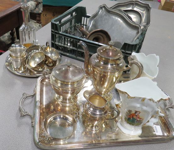 Métal argenté : ensemble de pièce de forme, tastevins, saucier, s
