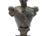 statue représentant le buste d'un homme tenant un couteau dans la main droite