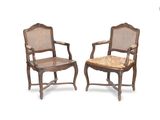 paire de chaises anciennes avec dossier et assise en rotin