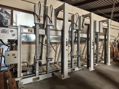 une pièce dans laquelle se trouvent tout un tas de machines