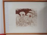 une photo d'une photo représentant deux oiseaux, dans un cadre
