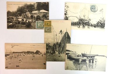 quelques vieilles cartes postales représentant des personnes et des bateaux sur une plage