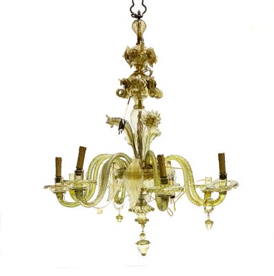 lustre en verre de Murano orné de fleurs et de bougies