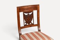Paire de chaises en bois sculpté, le dossier ajouré à décor … (photo 2)