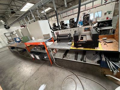 une machine placée au milieu d'une pièce
