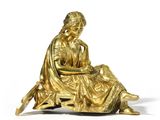 figurine en or représentant une femme et un enfant assis sur un banc