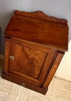 Petit meuble oratoire en noyer époque milieu XIXème siècle.
