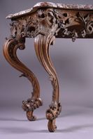 Console en chêne à riche décor sculpté et ajouré. (photo 4)