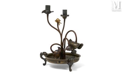 JAPON, Époque Meiji Élégant bougeoir en bronze