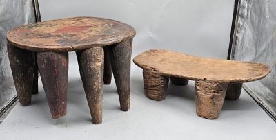 146 / C7 / Lot de deux tabourets en bois comprenant un…