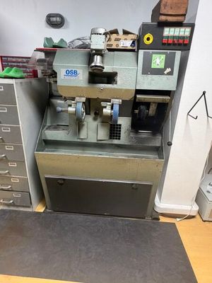 l'image d'une machine installée dans une pièce