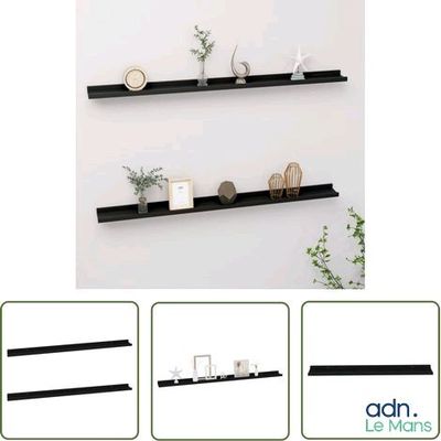 deux étagères noires sur lesquelles sont disposés différents types d'objets, contre un mur blanc