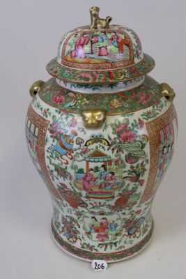 CANTON fin XIXeme siècle. Grande potiche en porcelaine à déc…