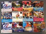 de nombreux jeux vidéo exposés sur une table