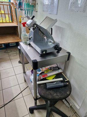 a machine that is sitting on a table in a room