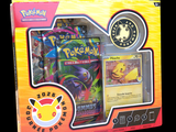 une boîte de cartes Pokémon avec une image de Pikachu