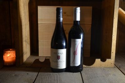 Réunion de deux bouteilles de vin rouge comprenant : Belena,… - Photo 1
