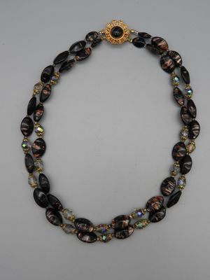 Tchécoslovaquie, Collier couture2 rangs en berlingots de ver…
