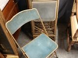 many chairs that are sitting next to each other