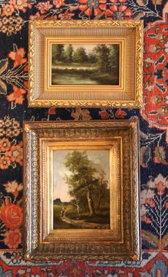 deux tableaux encadrés représentant un paysage et un arbre, posés sur un tapis