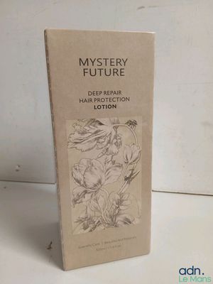 La boîte du « Mystery Futurer » est posée sur la table.