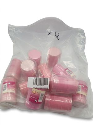 un sachet de baies roses en forme de lèvres, sur lequel figure un code-barres