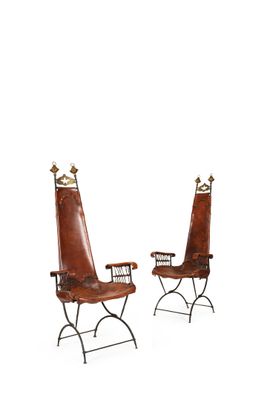 paire de fauteuils en cuir et en fer, avec accoudoirs et pieds