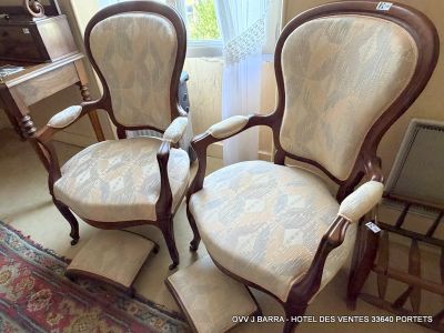 Paire de fauteuils Louis Philippe en acajou avec leurs repos…