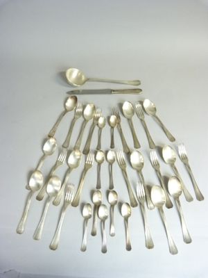 a lot of silver spoons and spoon spoons on the table