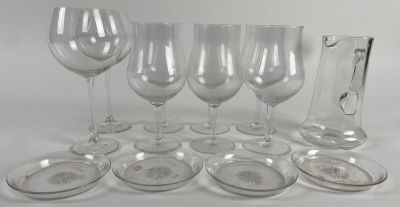 Réunion d'une suite de six grands verres à vin en cristal (h…
