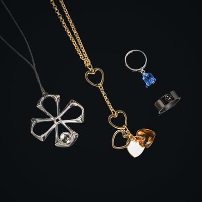 LALIQUE. Ensemble de bijoux fantaisie composé de :