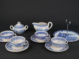 service à thé en porcelaine bleue et blanche, comprenant des soucoupes, des tasses et des soucoupes