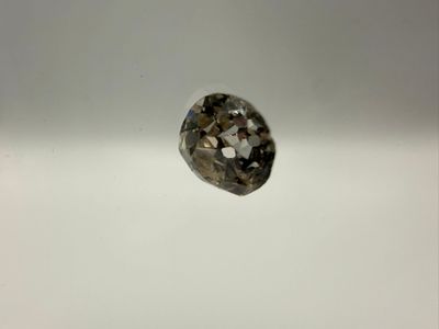 Un diamant d'environ 0.23 carats taille brillant (à faire vé…