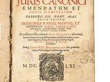 un vieux livre avec l'image d'un lion sur la couverture