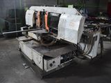 une machine qui se trouve dans un bâtiment